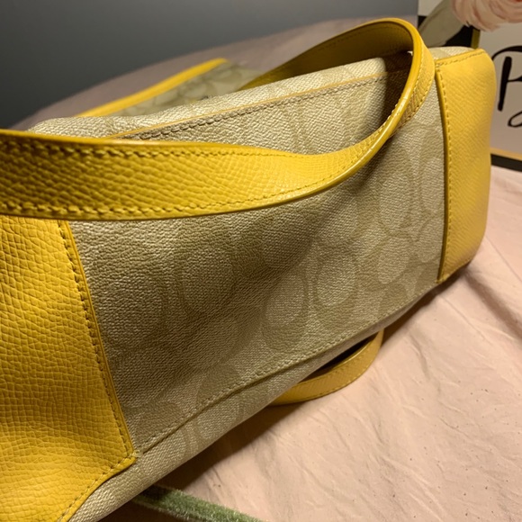Authentic Signature Coach tote - Picture 6 of 6